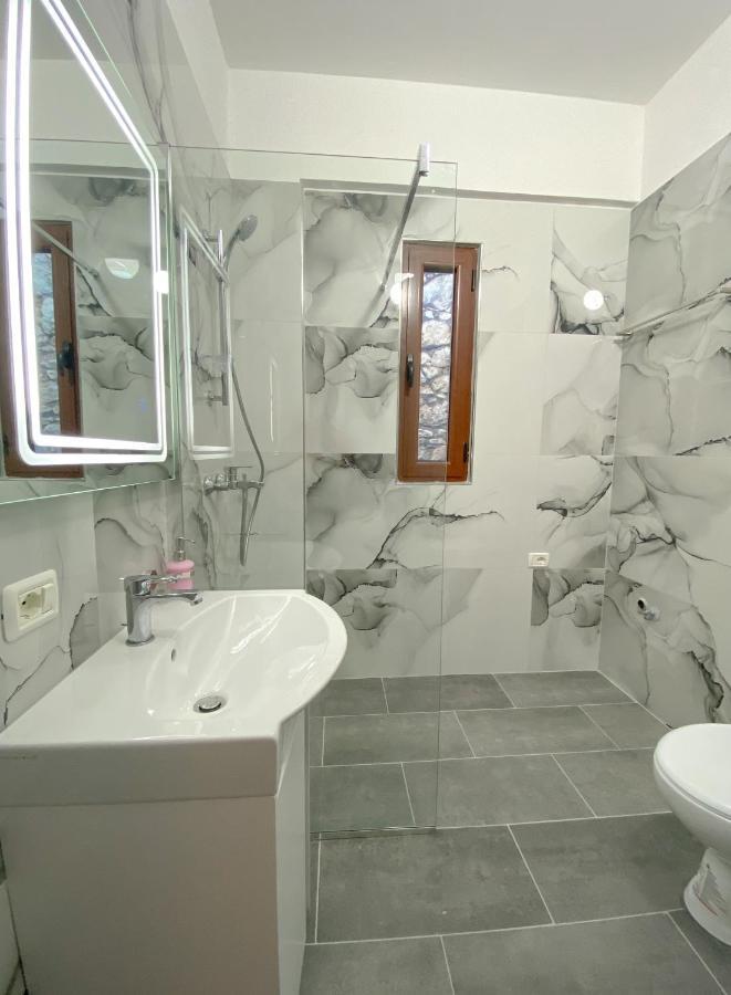 Family Apartments Himara מראה חיצוני תמונה