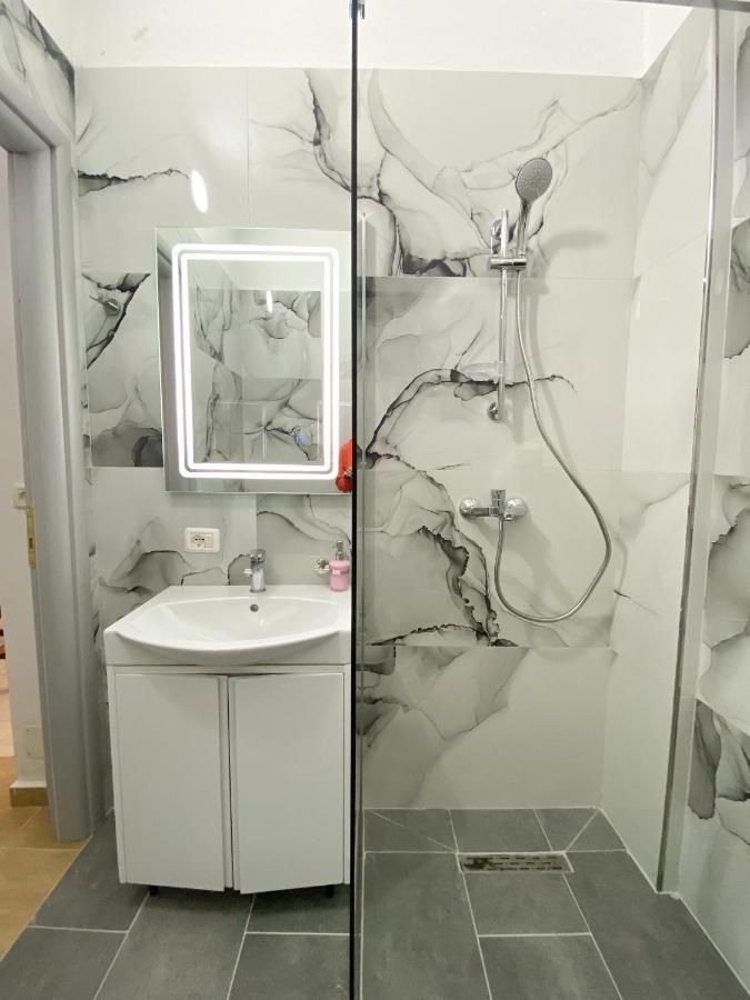 Family Apartments Himara מראה חיצוני תמונה