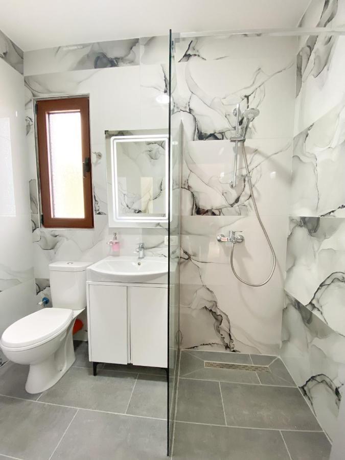 Family Apartments Himara מראה חיצוני תמונה